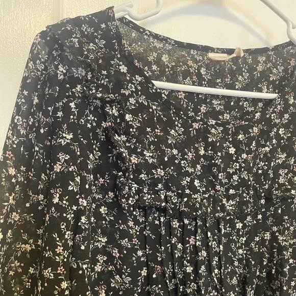 GAP Blouse - Picture 2 of 6